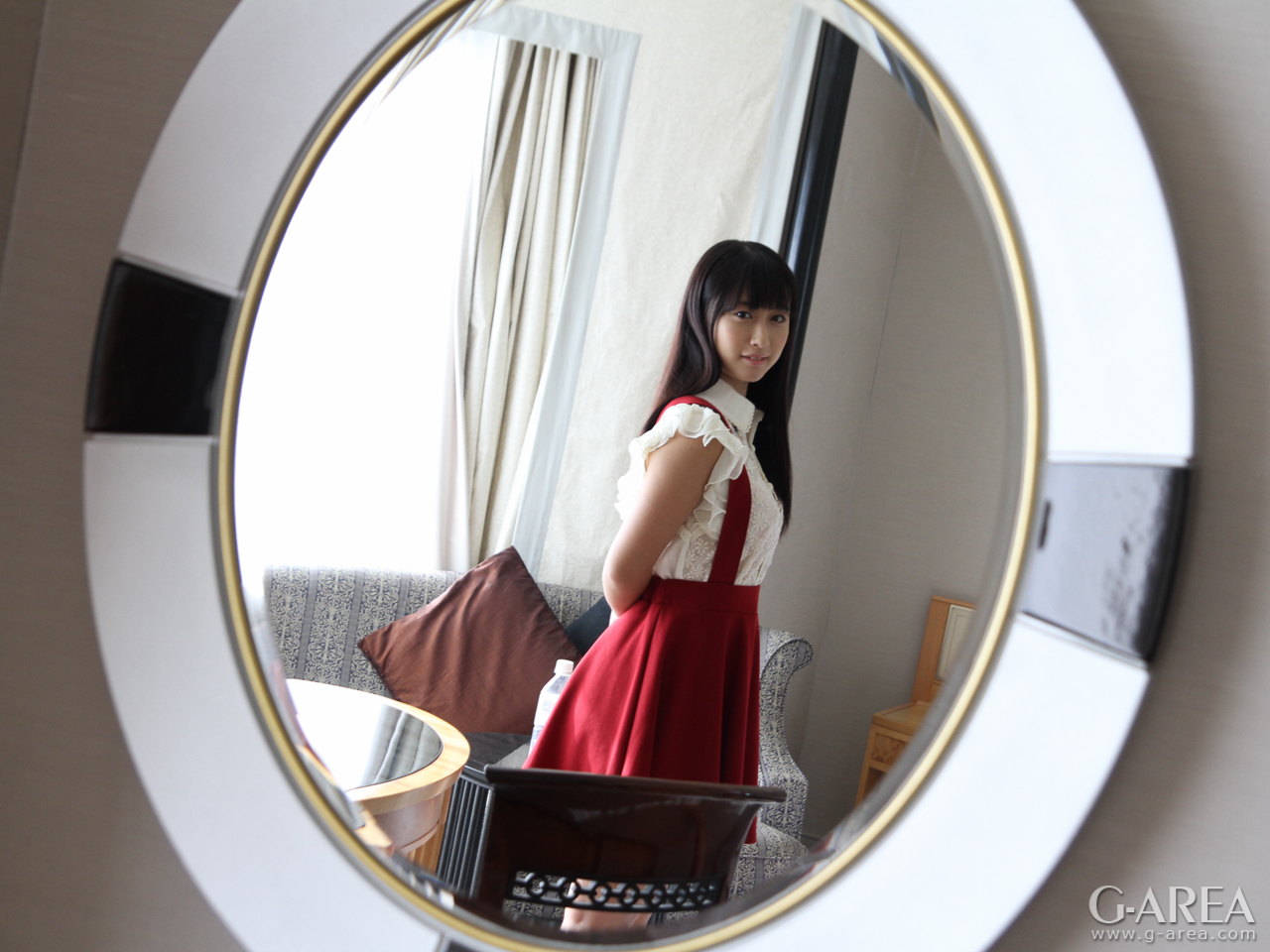 �摜���N���b�N����Ǝ��֐i�݂܂�