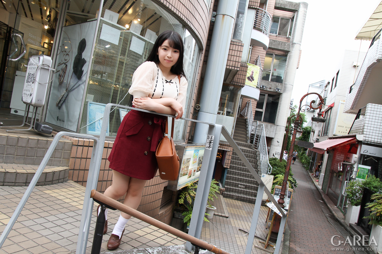 �摜���N���b�N����Ǝ��֐i�݂܂�