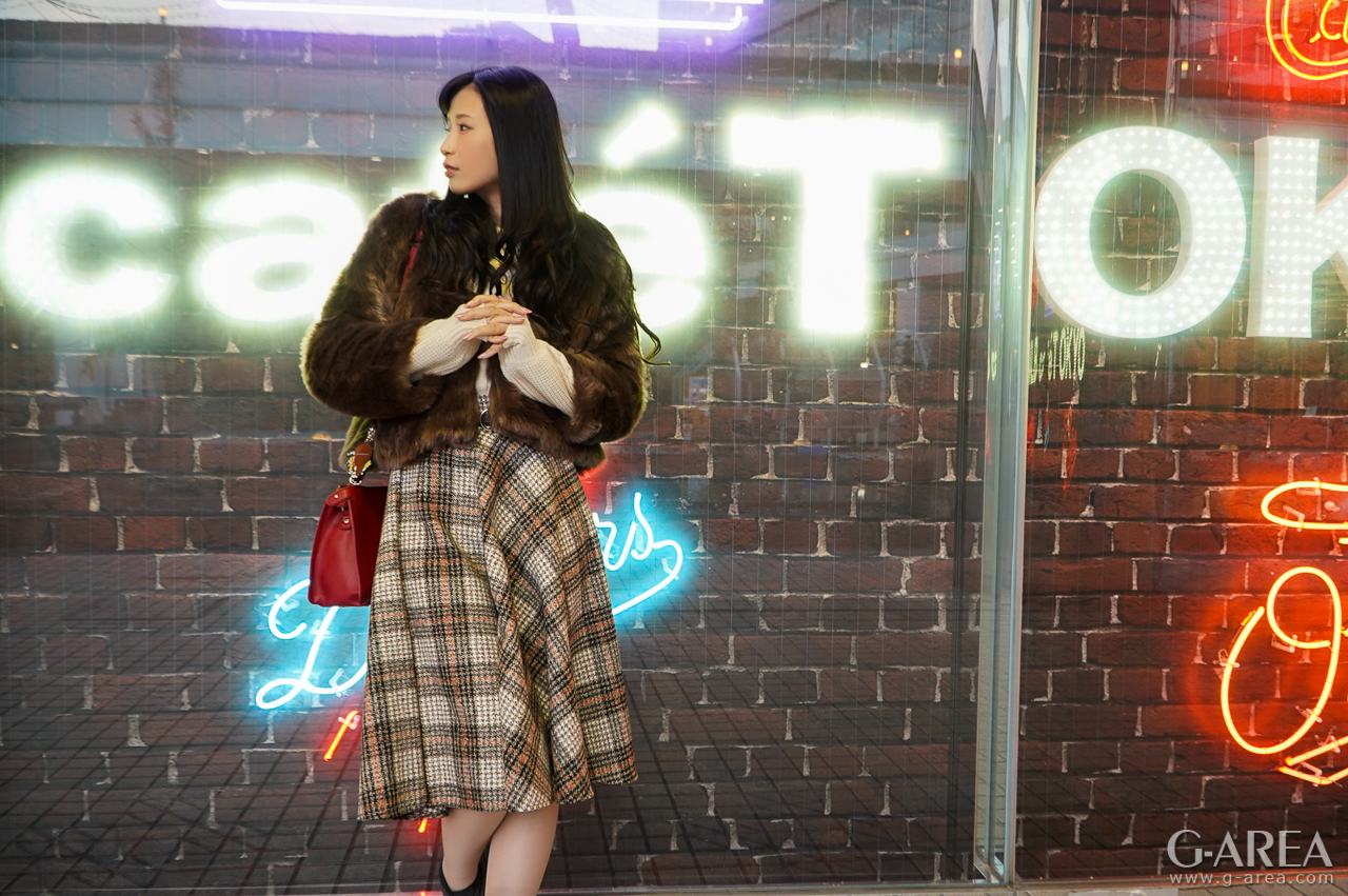 �摜���N���b�N����Ǝ��֐i�݂܂�